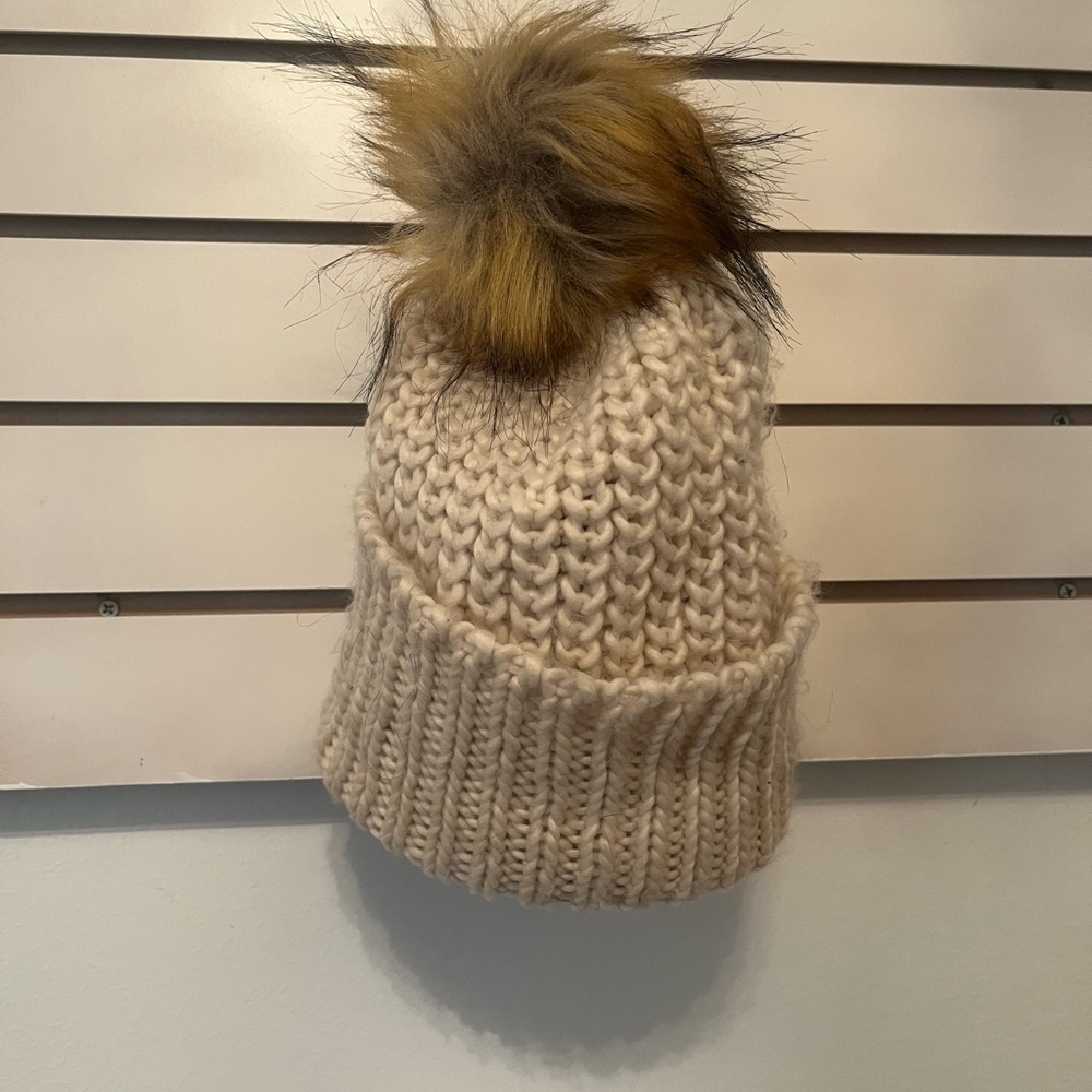 Cozy Cream Knit Pom-Pom Beanie